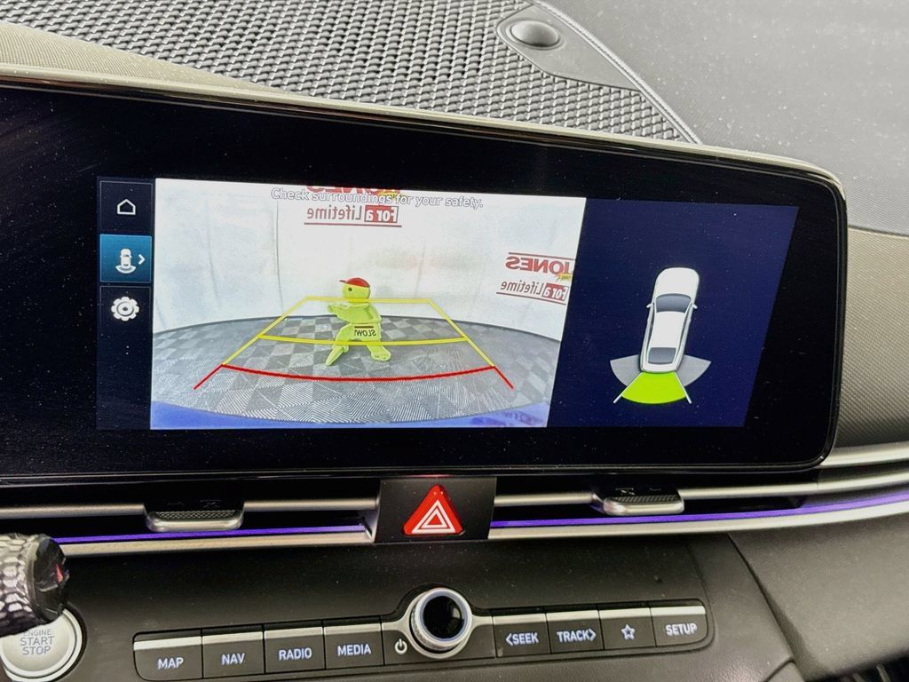 Used 2023 Hyundai Elantra Limited FWD image 7
