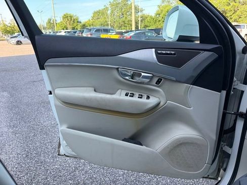 Used 2021 Volvo XC90 T5 Momentum FWD image 10