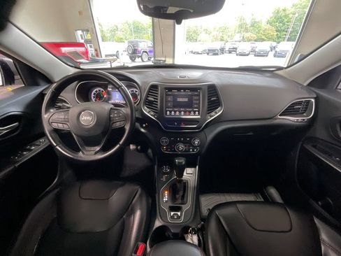 Used 2019 Jeep Cherokee Trailhawk AWD/4WD image 18