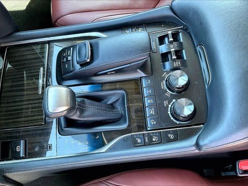 Used 2019 Lexus LX 570 w/ Luxury Package image 15