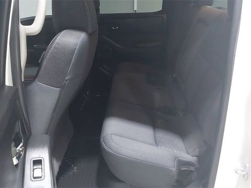 Used 2025 Nissan Frontier SV image 21