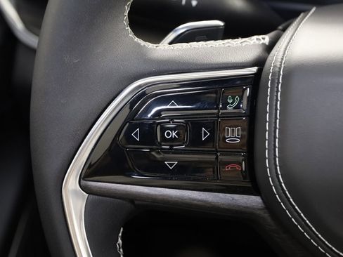 Used 2024 Jeep Grand Cherokee Overland w/ Luxury Tech Group IV image 38