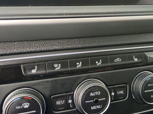 Used 2021 Volkswagen Atlas SE image 22