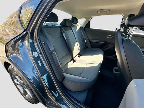New 2025 Kia K4 LXS image 24