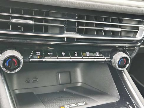 New 2026 Chevrolet Traverse LT w/ Midnight/Sport Edition AWD/4WD image 23