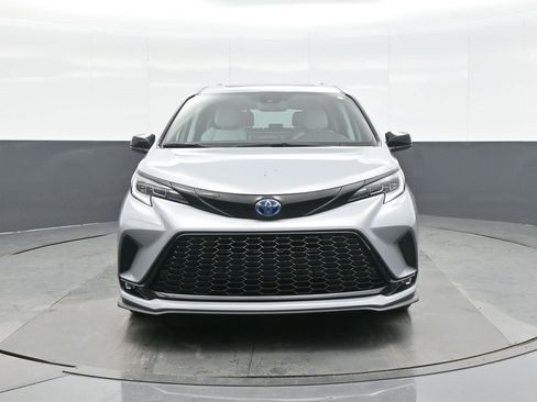 Certified 2025 Toyota Sienna XSE w/ XSE Plus Package image 2