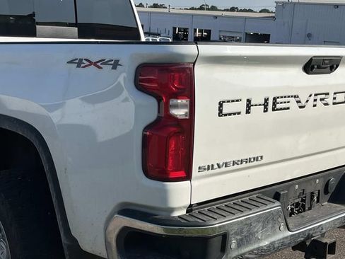 Used 2021 Chevrolet Silverado 2500 LTZ w/ LTZ Premium Package AWD/4WD image 10