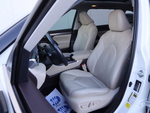 Used 2021 Toyota Highlander Platinum image 10