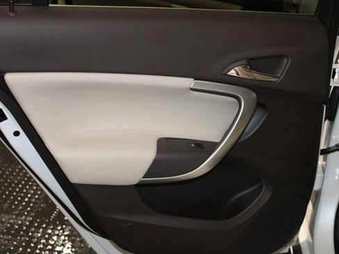 Used 2017 Buick Regal Sport Touring image 25