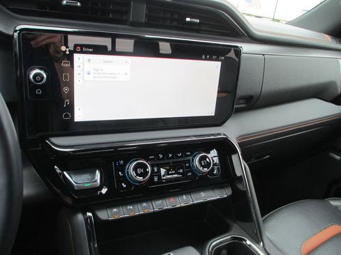 Used 2024 GMC Sierra 1500 AT4 w/ Technology Package AWD/4WD image 30