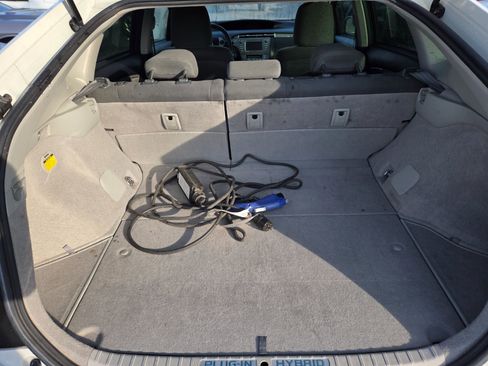 Used 2012 Toyota Prius Plug-In Hybrid image 12