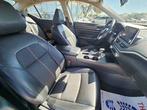 Used 2020 Nissan Altima 2.5 SR w/ Premium Package image 10