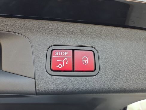 Used 2021 Mercedes-Benz GLS 580 4MATIC image 31