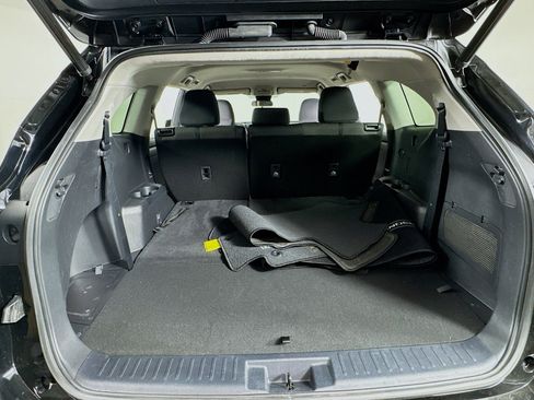Used 2023 Toyota Highlander LE AWD/4WD image 19