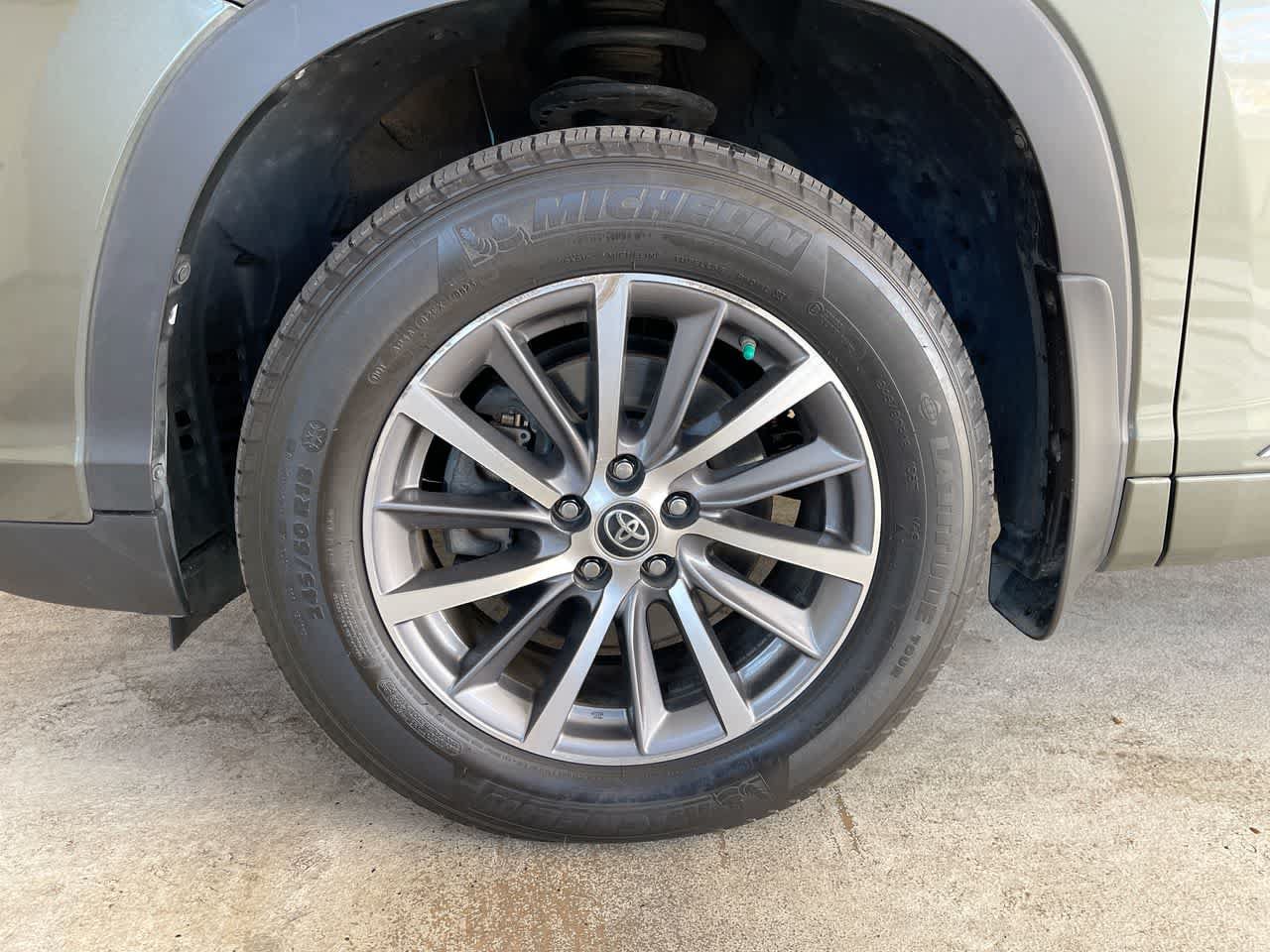 Used 2018 Toyota Highlander XLE AWD/4WD image 10
