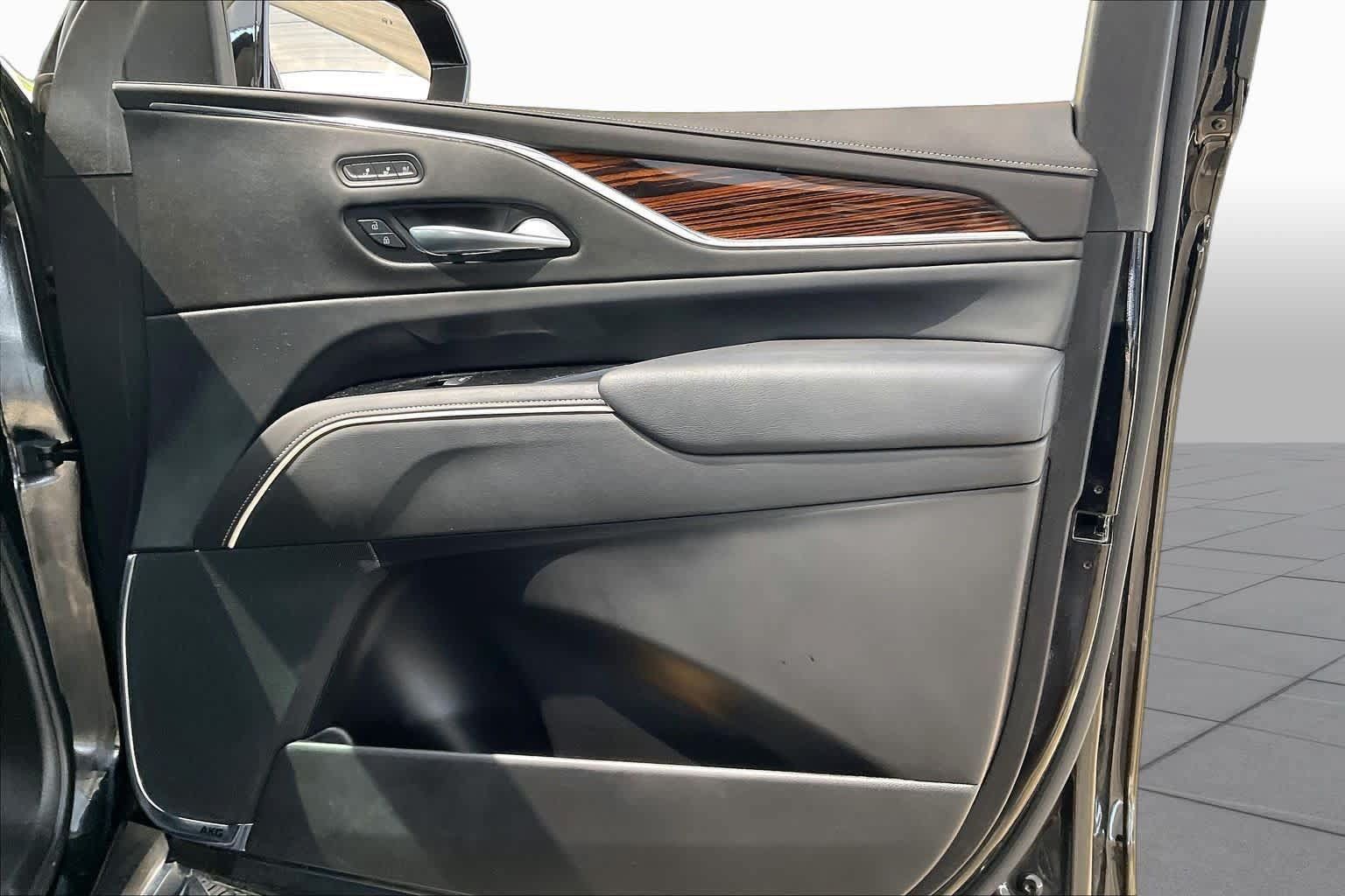Used 2024 Cadillac Escalade Premium Luxury RWD image 22