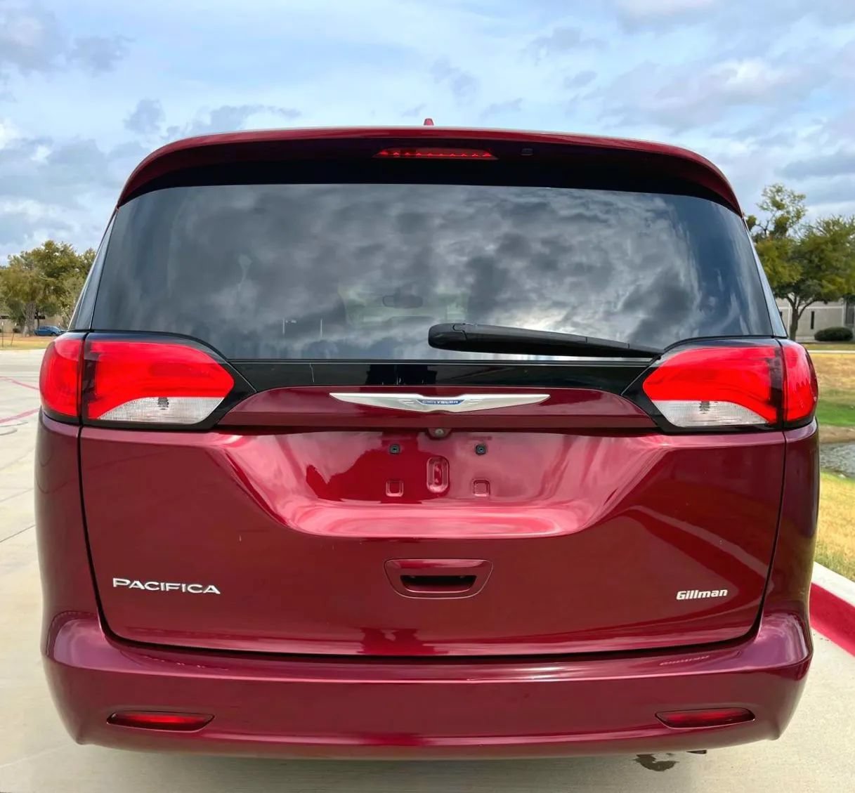 Used 2017 Chrysler Pacifica Touring FWD image 10