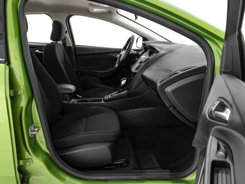 Used 2018 Ford Focus SE w/ SE Appearance Package image 30