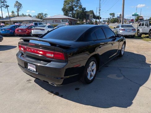 Used 2013 Dodge Charger SE image 5