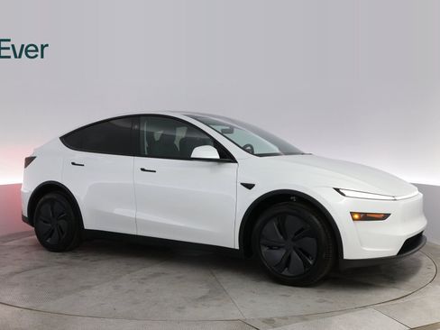 Used 2026 Tesla Model Y 2WD image 5