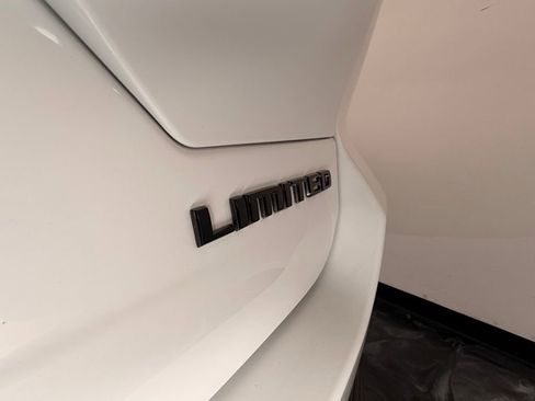 Used 2024 Jeep Grand Cherokee Limited w/ Luxury Tech Group II image 21