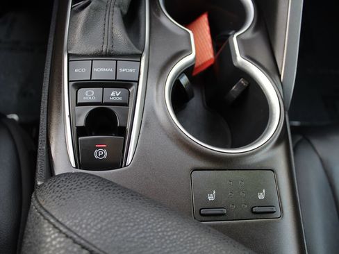 Used 2021 Toyota Camry XLE image 28