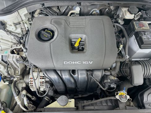 Used 2017 Hyundai Elantra SE FWD image 30