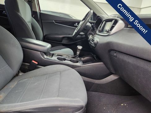 Used 2019 Kia Sorento LX image 23