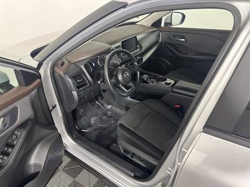 Used 2023 Nissan Rogue SV image 21