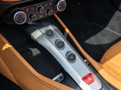 Used 2018 Ferrari California T RWD image 41