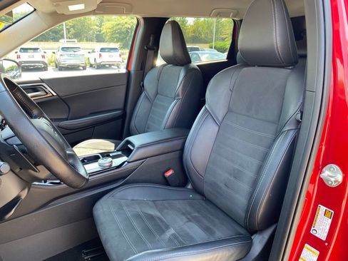 Used 2025 Mitsubishi Outlander SE AWD/4WD image 24