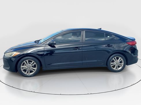 Used 2017 Hyundai Elantra SE FWD image 4