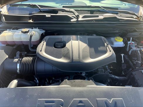 Used 2025 RAM 1500 Laramie AWD/4WD image 31