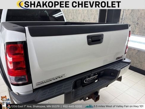 Used 2011 GMC Sierra 2500 Denali w/ Suspension Package, Off-Road image 3