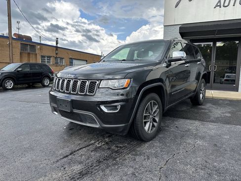 Used 2018 Jeep Grand Cherokee Limited AWD/4WD image 2