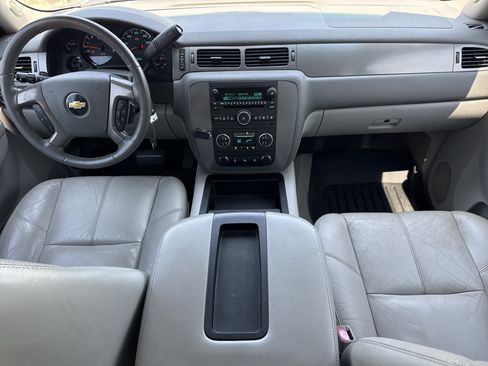 Used 2011 Chevrolet Tahoe LT w/ Luxury Package AWD/4WD image 27