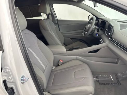 Used 2026 Hyundai Elantra SE FWD image 26