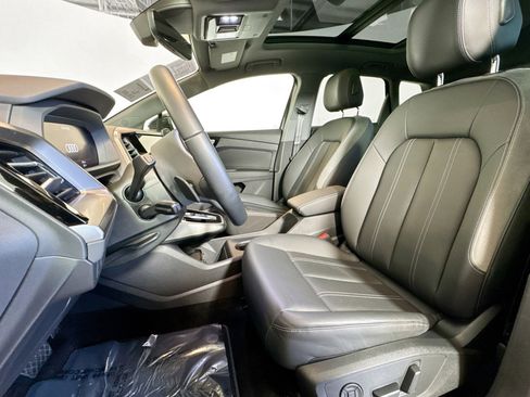 Used 2024 Audi Q4 e-tron Premium Plus image 17