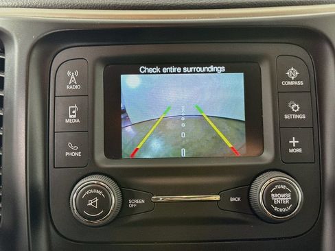 Used 2018 Jeep Cherokee Latitude w/ Altitude Package FWD image 15