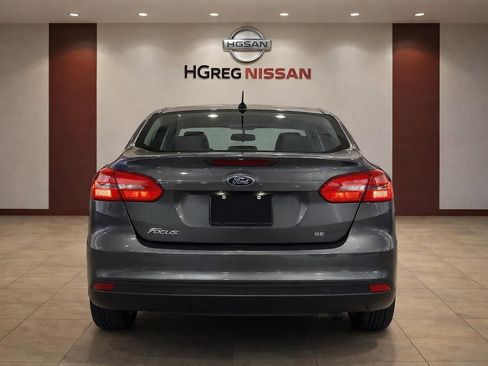 Used 2017 Ford Focus SE FWD image 6