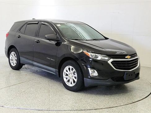 Used 2018 Chevrolet Equinox LS FWD image 2