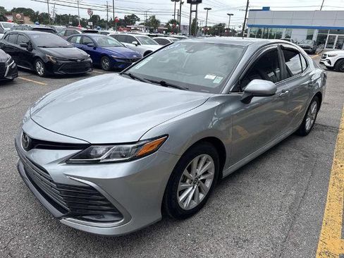 Used 2022 Toyota Camry LE FWD image 4
