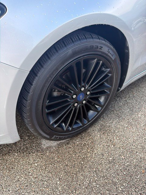 Used 2014 Ford Fusion SE w/ Equipment Group 202A FWD image 2
