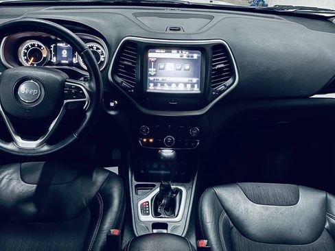 Used 2018 Jeep Cherokee Latitude Plus FWD image 25