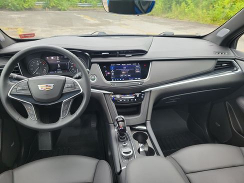 Certified 2025 Cadillac XT5 Premium Luxury w/ Technology Package AWD/4WD image 18