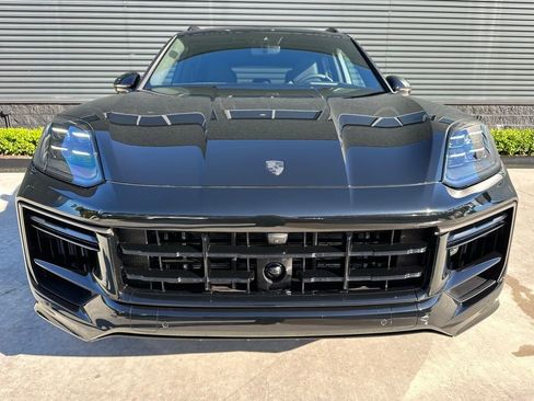 Used 2025 Porsche Cayenne Turbo AWD/4WD image 8