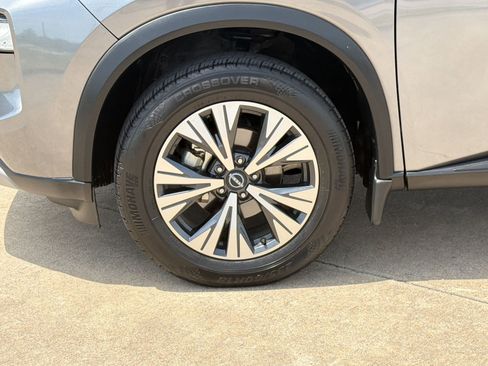 Used 2023 Nissan Rogue SV FWD image 11
