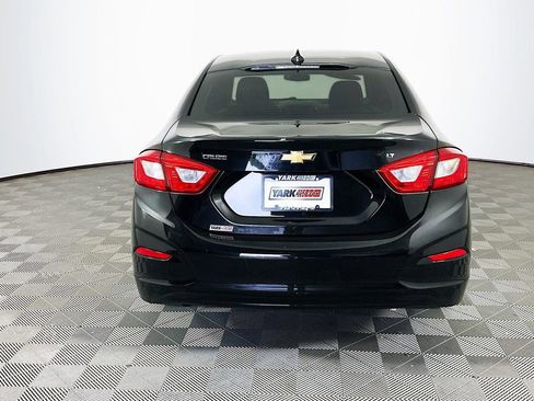 Used 2018 Chevrolet Cruze LT w/ Convenience Package FWD image 9