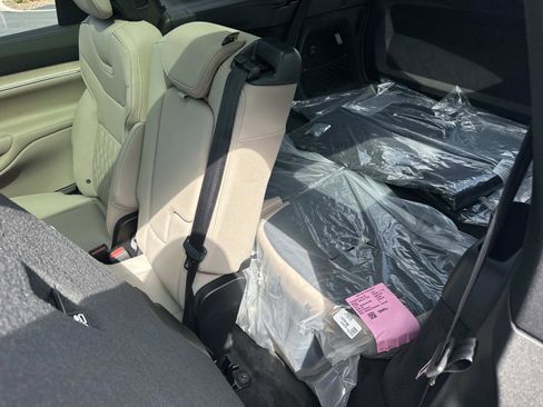 New 2025 Volvo EX90 Ultra image 18