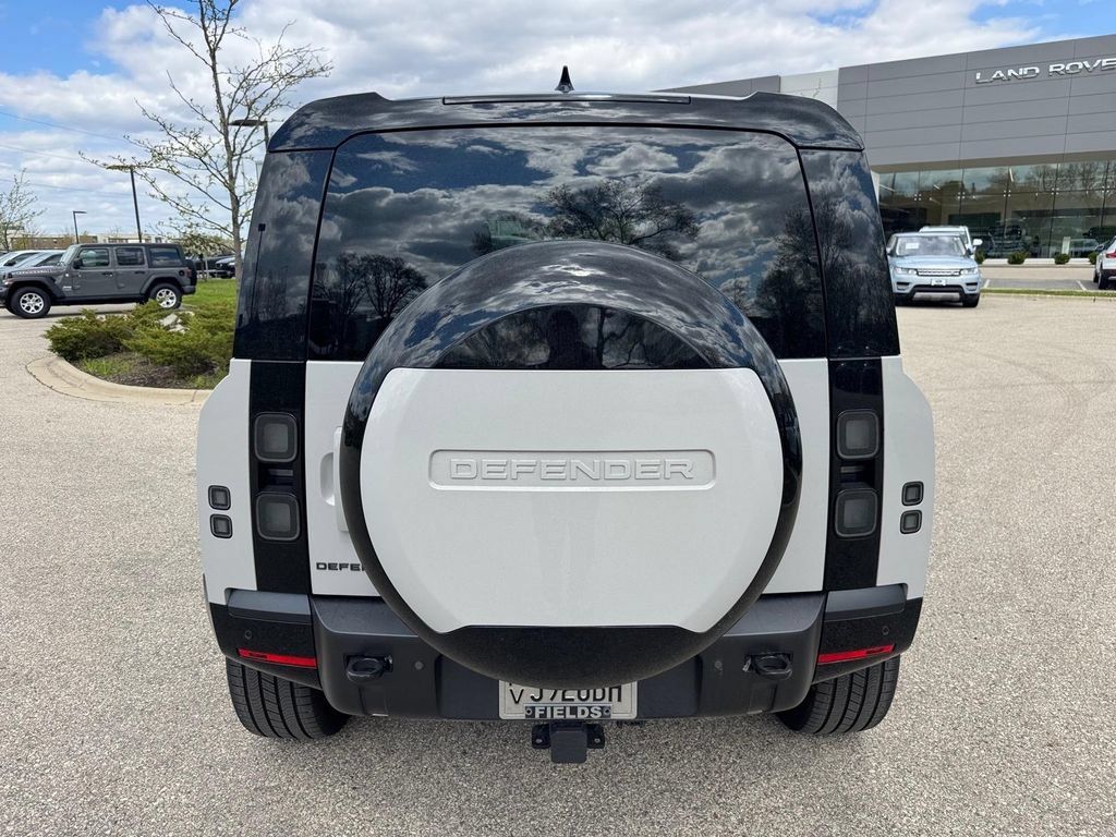 Used 2026 Land Rover Defender 110 X-Dynamic SE AWD/4WD image 3